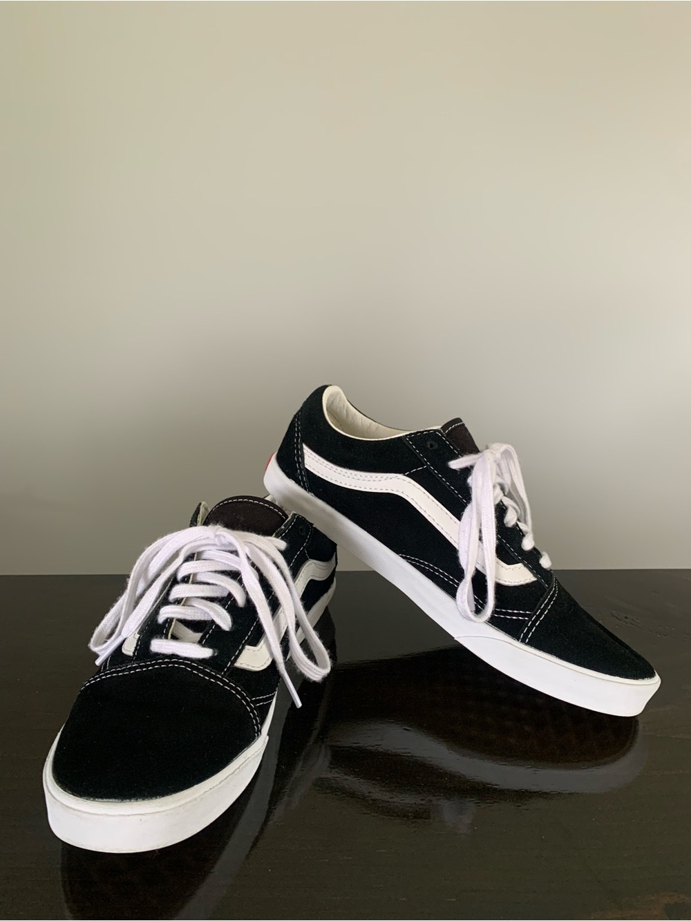 Vans Old Skool Black and White sueded Low-Top sneakers size 6
